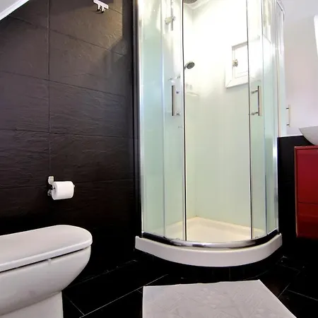 2nd Tram 28 Apartament *